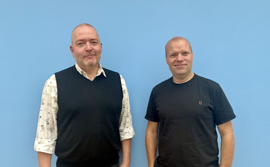 Claus Staunstrup Nilsson lämnar DDL för nya utmaningar och Jakob Gade tar över som förbundsordförande. Foto: Mie Jusjong/Danske Døves Landsforbund