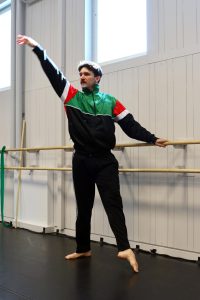 Som utbildad dansare behärskar Panos Paraschou flera stilar. Hiphop och kommersiell dans hör till hans favoriter, likaså modern dans. – Det finns inga gränser och de ger utrymme för frihet, säger Panos Paraschou. Foto: Elin Westerlund